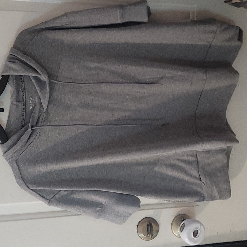 NINE WEST ACTIVE SHORT SLEEVE LIGHTWEIGHT HOODED TEE: GRAY: NWT: SZ M